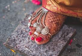 Photo of Toe Ring rules: महिलाओं को क्यों नहीं पहननी चाहिए सोने की बिछिया? जानें बिछिया पहनने के नियम