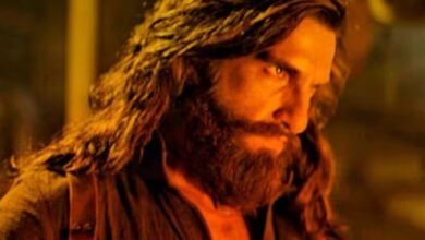 Photo of धुरंधर ने एक तीर से किए 2 बड़े शिकार,हो गयी १००० करोड़ी